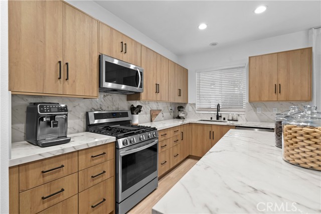 Detail Gallery Image 9 of 16 For 3438 Aries Ct, Santa Ana,  CA 92704 - 4 Beds | 2/1 Baths