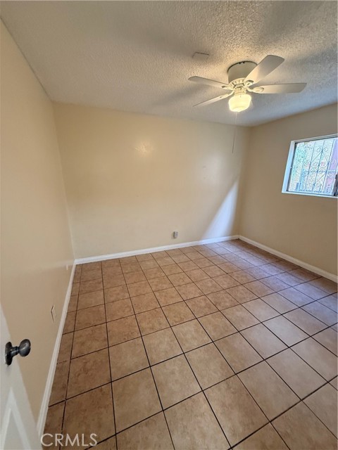 Detail Gallery Image 11 of 21 For 426 E 79th St #1,  –,  CA 90003 - 2 Beds | 1 Baths