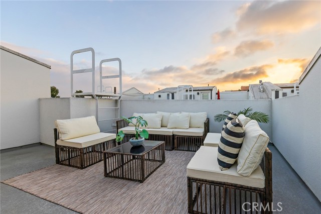Detail Gallery Image 25 of 34 For 3306 Aria Ln, Los Angeles,  CA 90034 - 3 Beds | 3/1 Baths