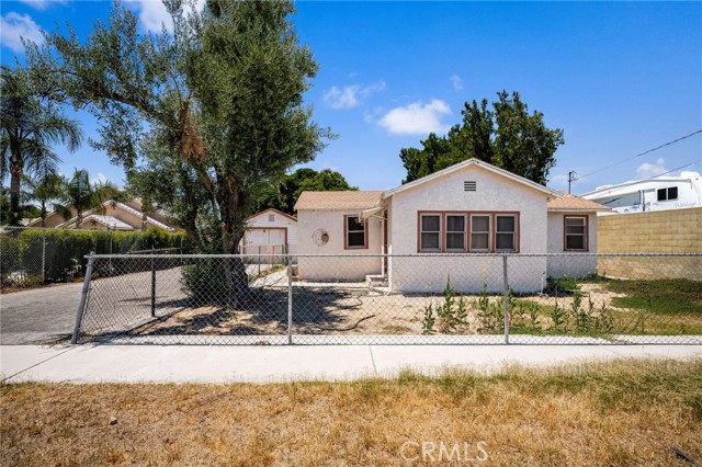 Detail Gallery Image 3 of 32 For 9804 Palmetto Ave, Fontana,  CA 92335 - 2 Beds | 1 Baths