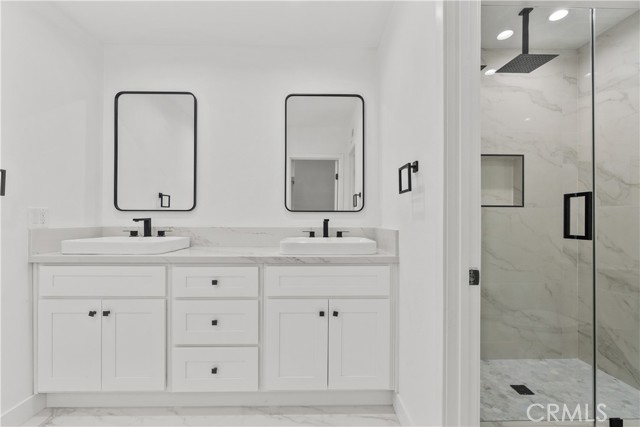 Detail Gallery Image 36 of 45 For 18417 Collins St #D,  Tarzana,  CA 91356 - 3 Beds | 2/1 Baths