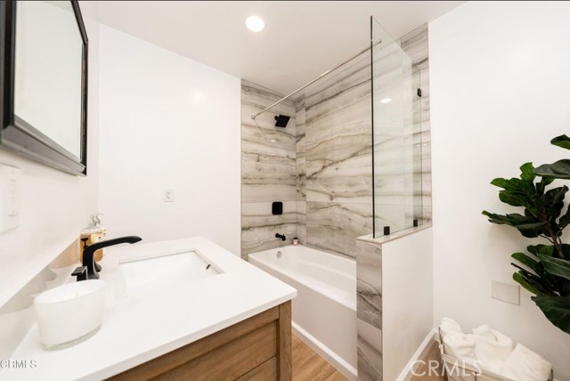 Detail Gallery Image 12 of 21 For 22559 Dolorosa St, Woodland Hills,  CA 91367 - 2 Beds | 2 Baths