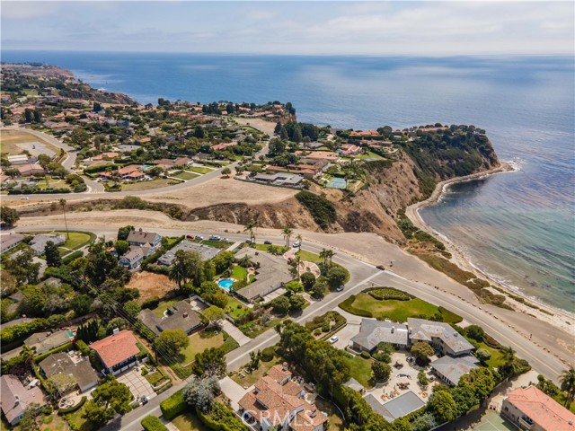 408 Avenida Mirola, Palos Verdes Estates, California 90274, 4 Bedrooms Bedrooms, ,2 BathroomsBathrooms,Residential,Sold,Avenida Mirola,PV22182462