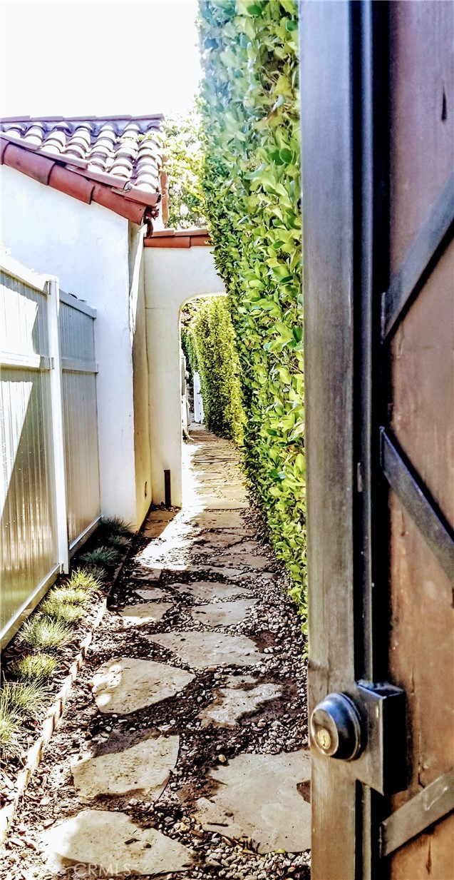 5437 Ventura Canyon Avenue, Sherman Oaks CA: https://media.crmls.org/medias/85597bc3-7f87-4b1a-a74a-996e8476ab9b.jpg