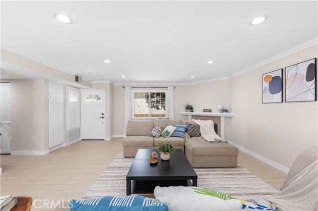 150 Diamond #B Street, Arcadia CA: https://media.crmls.org/medias/8559d326-fa16-460f-b4b4-9826d6693b81.jpg