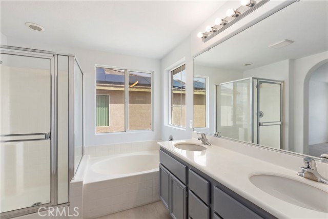 Detail Gallery Image 14 of 29 For 15012 Salamander Ln, Victorville,  CA 92394 - 4 Beds | 2/1 Baths