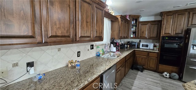 Detail Gallery Image 8 of 16 For 41940 Stonecliff Way, Hemet,  CA 92544 - 3 Beds | 2 Baths