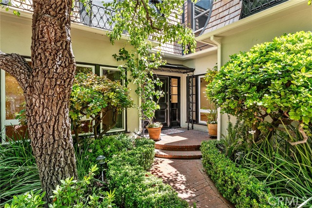 11053 Strathmore Drive, Westwood - Century City CA: https://media.crmls.org/medias/855b8f25-fa48-487b-a5a4-0aa87ba59ec9.jpg