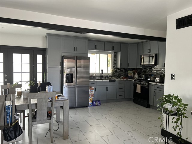 8680 Indiana Avenue, Riverside CA: https://media.crmls.org/medias/855b9c7d-df8b-40c7-8e5d-9ae6de573129.jpg