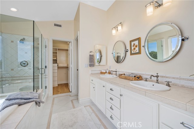334 Locust Street, Laguna Beach CA: https://media.crmls.org/medias/855c27df-6ed9-4151-832a-3c79e0646482.jpg