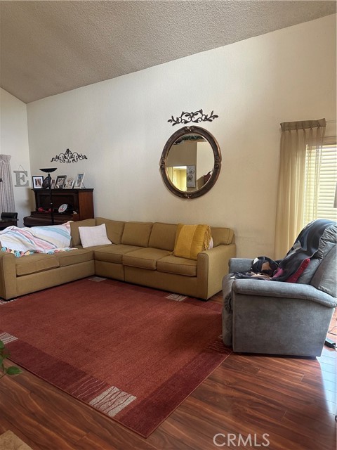 Detail Gallery Image 2 of 11 For 2341 N Palm Ave, Rialto,  CA 92377 - 3 Beds | 2/1 Baths