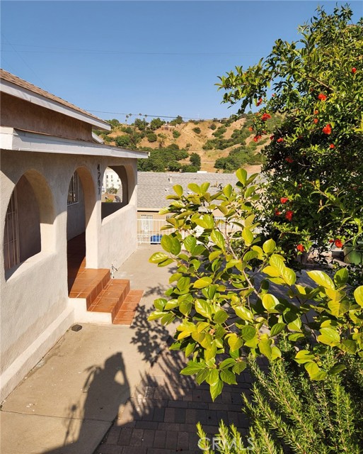 4297 Moonstone Drive, Los Angeles CA: https://media.crmls.org/medias/855cbf1a-a45f-49ef-99cd-3465c3b00940.jpg
