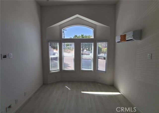 Detail Gallery Image 4 of 11 For 1045 E Vista Way #02,  Vista,  CA 92084 - 1 Beds | 1 Baths