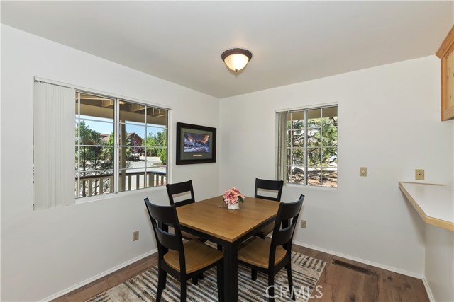 747 Boulder Bay, Big Bear Lake CA: https://media.crmls.org/medias/855d3a29-1b2a-4e68-9dbd-c25ccee1dfac.jpg