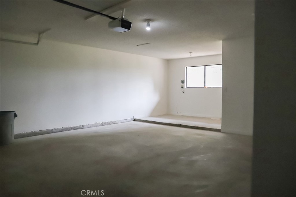 https://media.crmls.org/medias/855d67f9-c1d7-43ce-b430-1460f4f9ab71.jpg?preset=X-Large