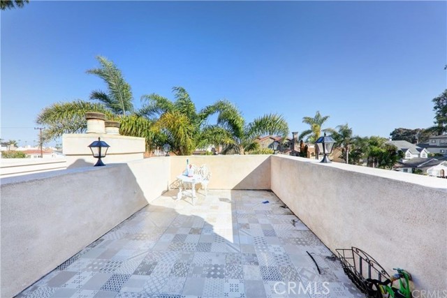 421 11th Street, Huntington Beach CA: https://media.crmls.org/medias/855d8210-704c-4300-971f-b44d8ccbfbdc.jpg
