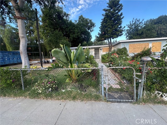 10810 Woodley Avenue, Granada Hills CA: https://media.crmls.org/medias/855e26a7-424c-429b-a0fd-829a1065ae1d.jpg