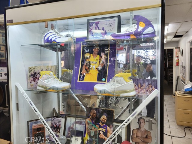 5747 Whittier, Los Angeles CA: https://media.crmls.org/medias/855e2930-38f8-48f3-97cd-befb0627f6de.jpg