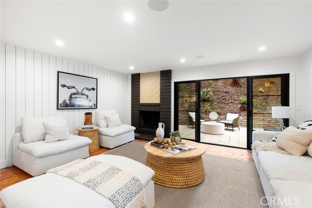 4885 Winnetka Avenue, Woodland Hills CA: https://media.crmls.org/medias/855e3ce1-b83d-4bc1-97b9-6ef625bdf1e4.jpg