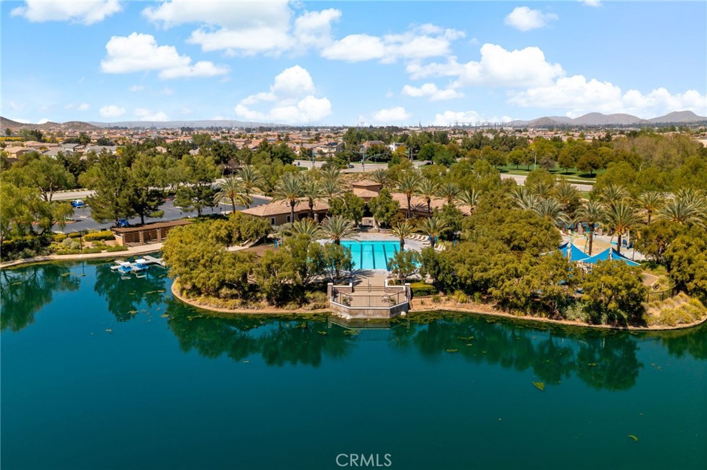 https://media.crmls.org/medias/855e550a-c4ad-44c2-9574-116422b1d597.jpg?preset=X-Large