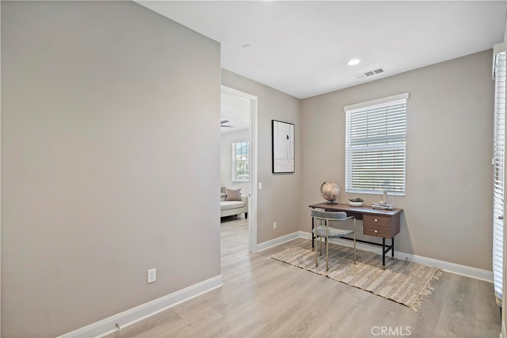 MLS #WS25270586 image #24