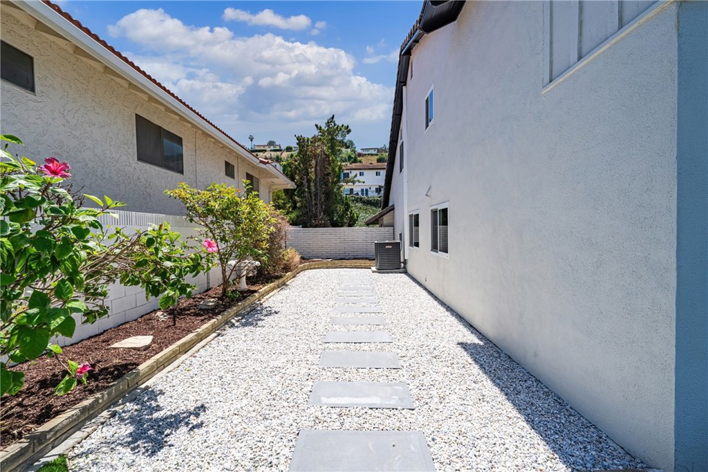 https://media.crmls.org/medias/855ebbc9-4de8-4401-b9e6-6cb3a51d9cc5.jpg?preset=X-Large
