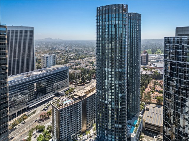 211 W Elm Court, Los Angeles CA: https://media.crmls.org/medias/855fedb8-1cbb-40f2-883c-ab0011801f14.jpg