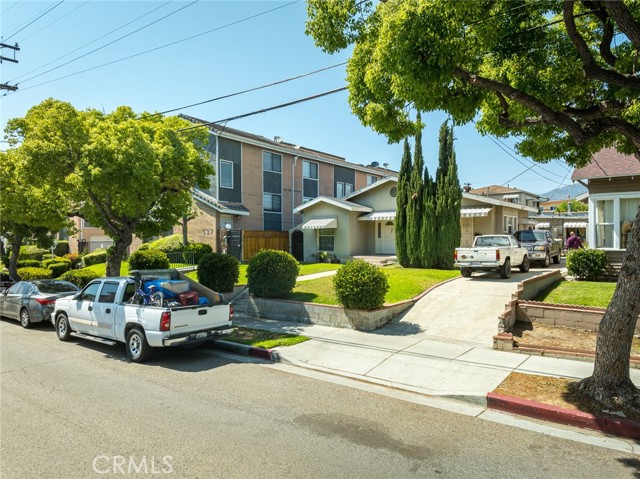 529 Raleigh Street, Glendale CA: https://media.crmls.org/medias/85601b71-9d56-4562-a25e-1e38361be461.jpg