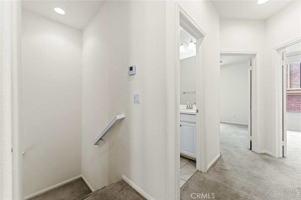 https://media.crmls.org/medias/85604954-5e39-46ba-9f2e-f070a30d4f49.jpg?preset=X-Large