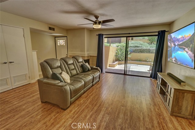 25712 Le Parc, Lake Forest CA: https://media.crmls.org/medias/8560ce01-6b46-4fbd-8bec-200bb673de1a.jpg