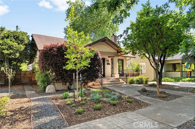 Detail Gallery Image 8 of 73 For 587 E 3rd, Chico,  CA 95928 - 5 Beds | 3 Baths