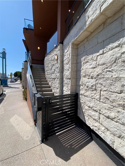 500 E Balboa Boulevard, Newport Beach CA: https://media.crmls.org/medias/85613a88-1388-4bf3-82c8-54daabaf8c9d.jpg