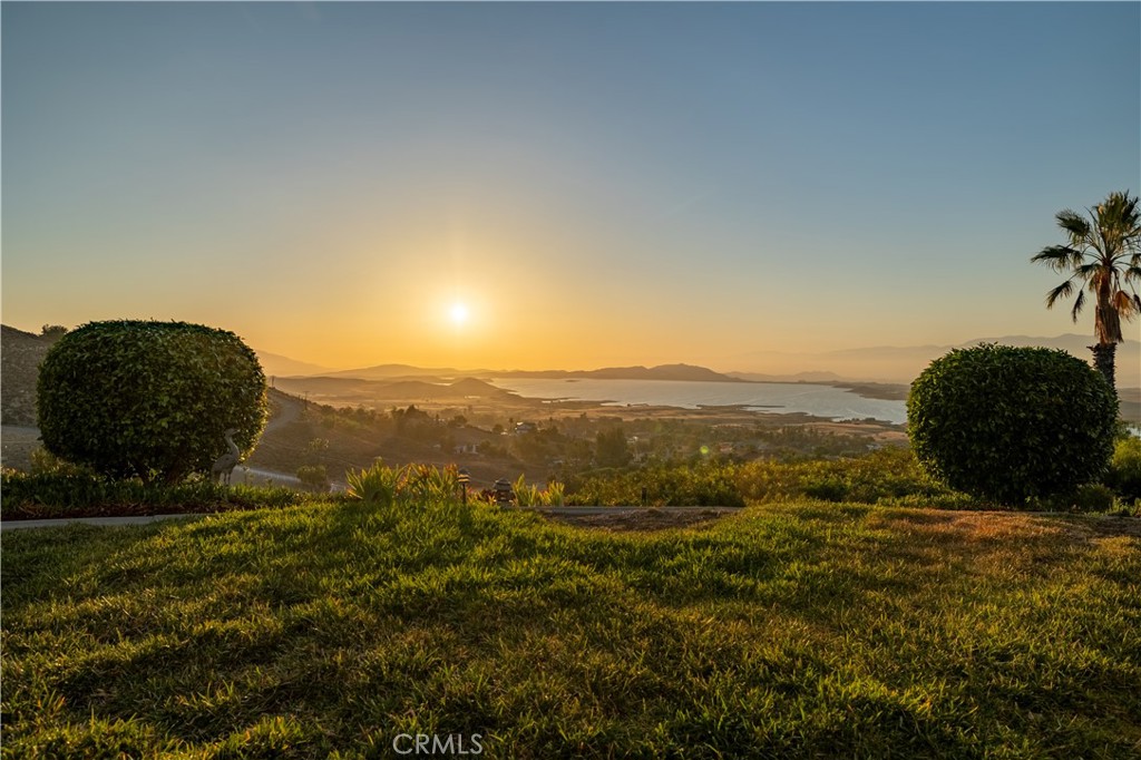 https://media.crmls.org/medias/85626ff1-cea7-4d49-a8d6-455907124c83.jpg?preset=X-Large