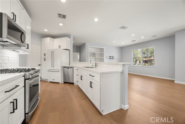 72 Salton, Irvine CA: https://media.crmls.org/medias/8562cbb3-8bd8-45e2-a529-9cb74e332bcd.jpg