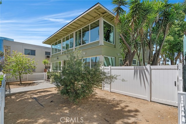 1123 E Ocean Blvd, Long Beach CA: https://media.crmls.org/medias/8562e206-4763-4343-9e9e-6a2b957f3665.jpg