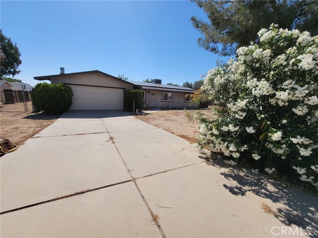 11015 Oakwood Avenue, Hesperia CA: https://media.crmls.org/medias/8563bdb3-dee3-4eb9-b1d8-4a758cd6e8ef.jpg