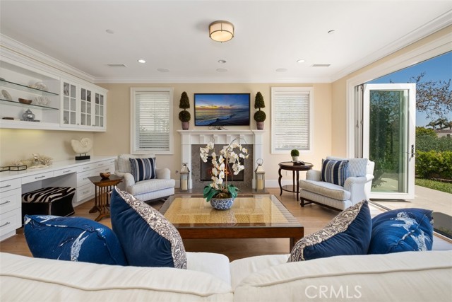 4 Summer House Lane, Newport Beach CA: https://media.crmls.org/medias/8563db58-09ea-4cd0-a792-2f251def2c47.jpg