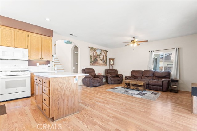 Detail Gallery Image 14 of 63 For 879 Glider Pl, San Jacinto,  CA 92582 - 5 Beds | 3 Baths