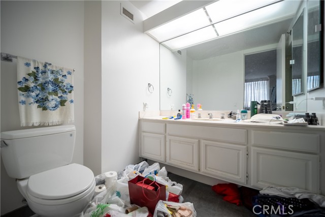 Detail Gallery Image 13 of 22 For 222 Monterey Rd #206,  Glendale,  CA 91206 - 3 Beds | 3 Baths