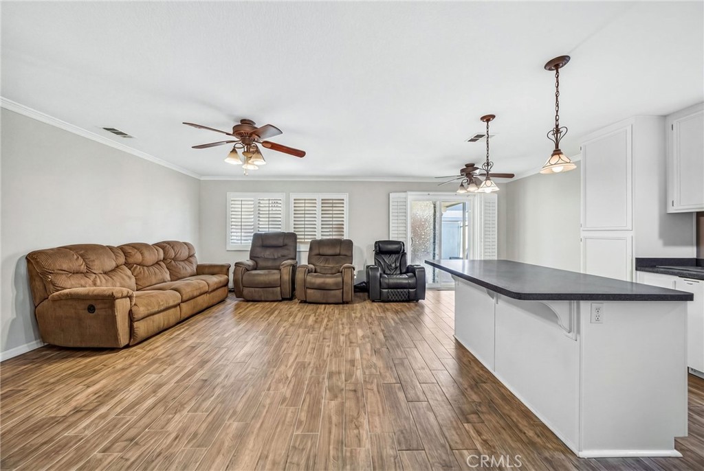 https://media.crmls.org/medias/8564bc45-ec3e-4a8d-bc77-99c3227dacc1.jpg?preset=X-Large