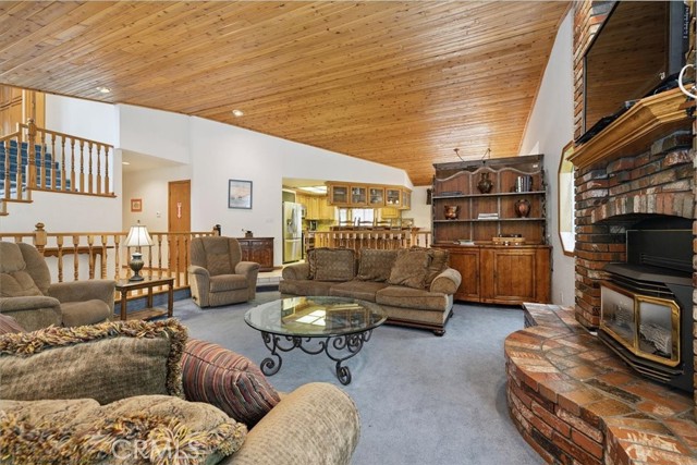 42784 Edelweiss Drive, Big Bear Lake CA: https://media.crmls.org/medias/85657af1-1a71-4bae-a446-6e988ba904e4.jpg