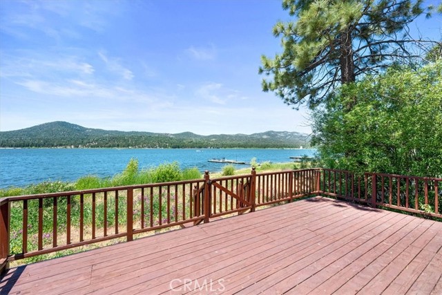 Detail Gallery Image 2 of 32 For 115 Lagunita Ln, Big Bear Lake,  CA 92315 - 4 Beds | 2 Baths