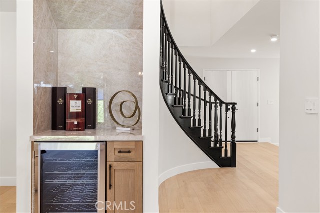 Detail Gallery Image 21 of 46 For 5340 Edgeware Dr, Calabasas,  CA 91301 - 5 Beds | 3 Baths