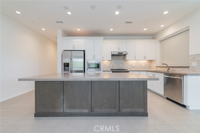 Detail Gallery Image 8 of 26 For 131 Damsel, Irvine,  CA 92620 - 2 Beds | 2 Baths