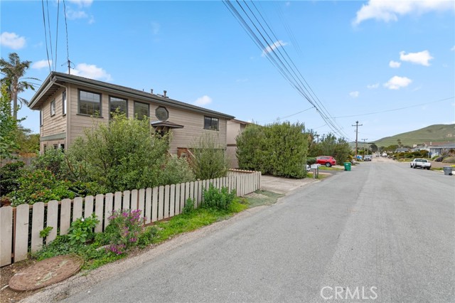 2761 Hemlock Avenue, Morro Bay CA: https://media.crmls.org/medias/85670828-94ef-4d04-9ff5-fcd3d14de4f7.jpg