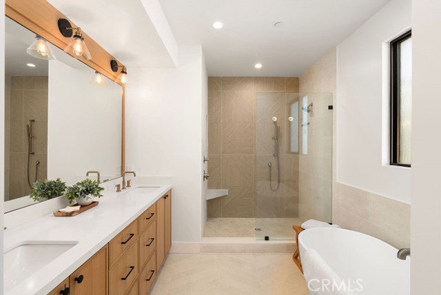 Detail Gallery Image 14 of 22 For 122 W Avenida De Los Lobos Marinos, San Clemente,  CA 92672 - 5 Beds | 4 Baths