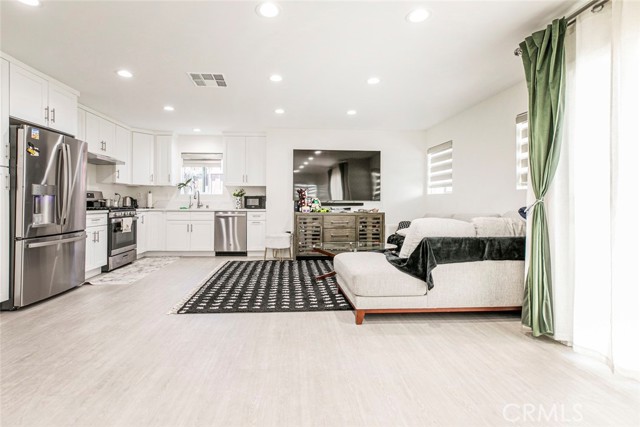 6638 Lindley Avenue, Reseda CA: https://media.crmls.org/medias/8568512e-561d-4390-a359-6006212db3cf.jpg