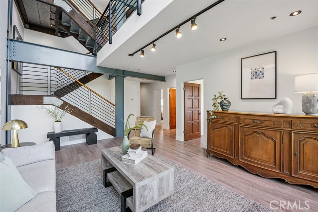 686 Diamond Street, Laguna Beach CA: https://media.crmls.org/medias/8568ac23-749b-4afb-963a-61787b0d7594.jpg
