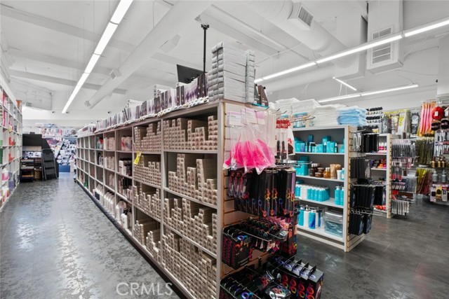 0, North Hollywood CA: https://media.crmls.org/medias/85697927-7377-4a4c-8c3d-8699f6251984.jpg