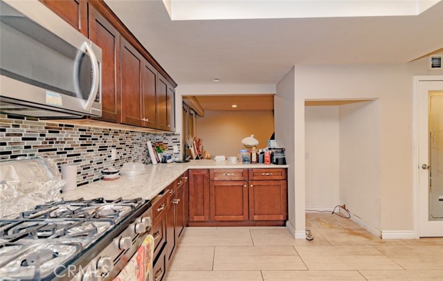 625 W La Verne Street, Anaheim CA: https://media.crmls.org/medias/856a0898-3e24-4331-ab0a-c4cb8ddddc7e.jpg